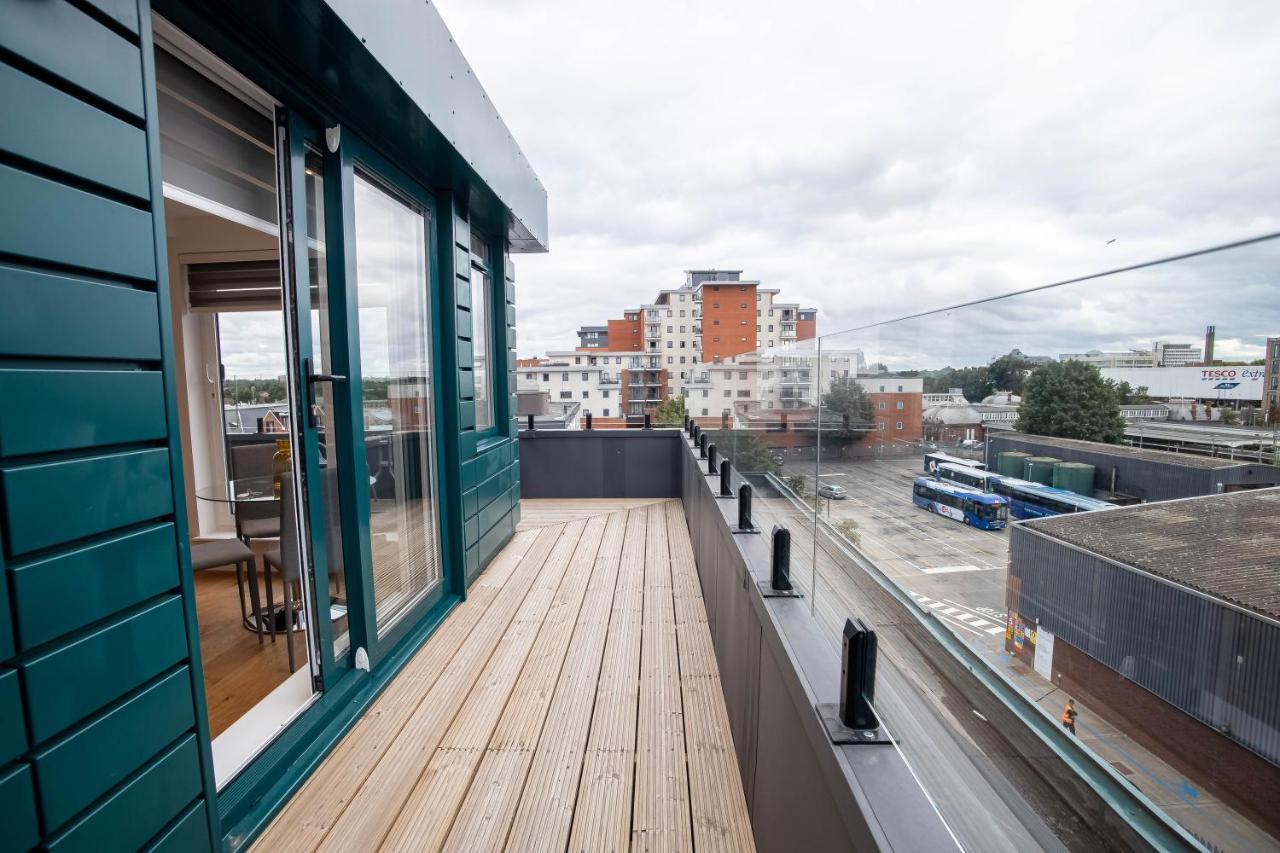 Ferienwohnung Two Bed Flat With Wrap Around Terrace Near Legoland, Windsor, Tube Station Slough Exterior foto