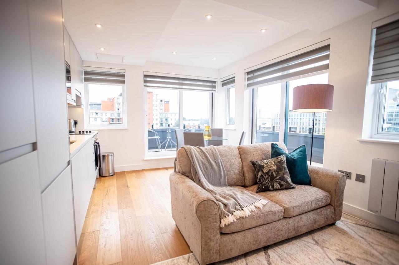 Ferienwohnung Two Bed Flat With Wrap Around Terrace Near Legoland, Windsor, Tube Station Slough Exterior foto