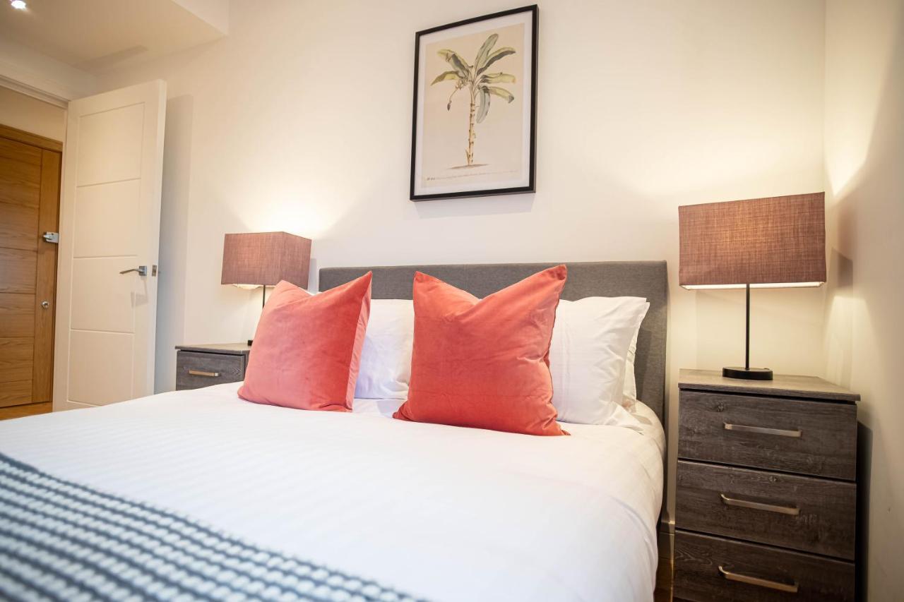 Ferienwohnung Two Bed Flat With Wrap Around Terrace Near Legoland, Windsor, Tube Station Slough Exterior foto