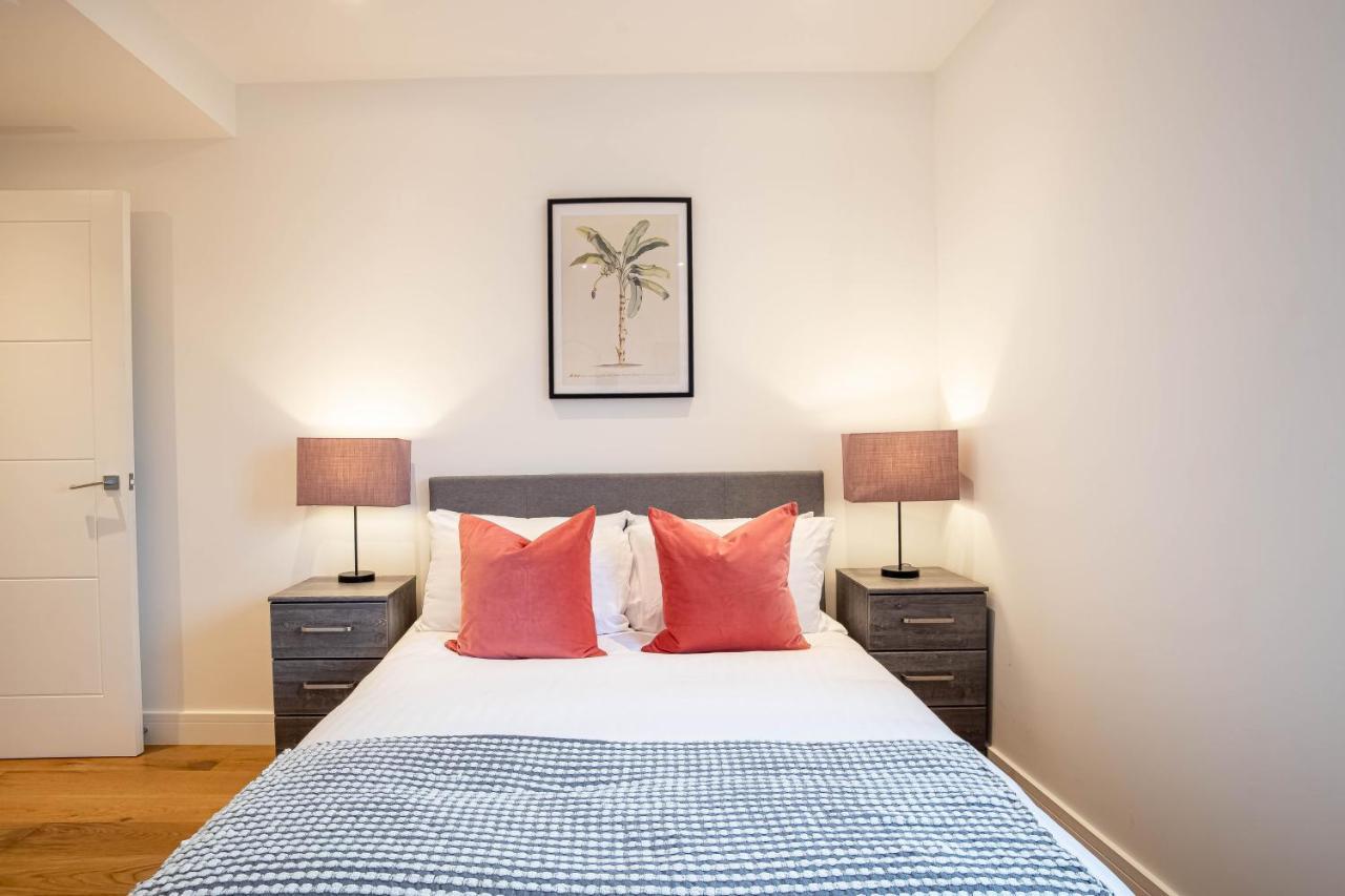 Ferienwohnung Two Bed Flat With Wrap Around Terrace Near Legoland, Windsor, Tube Station Slough Exterior foto