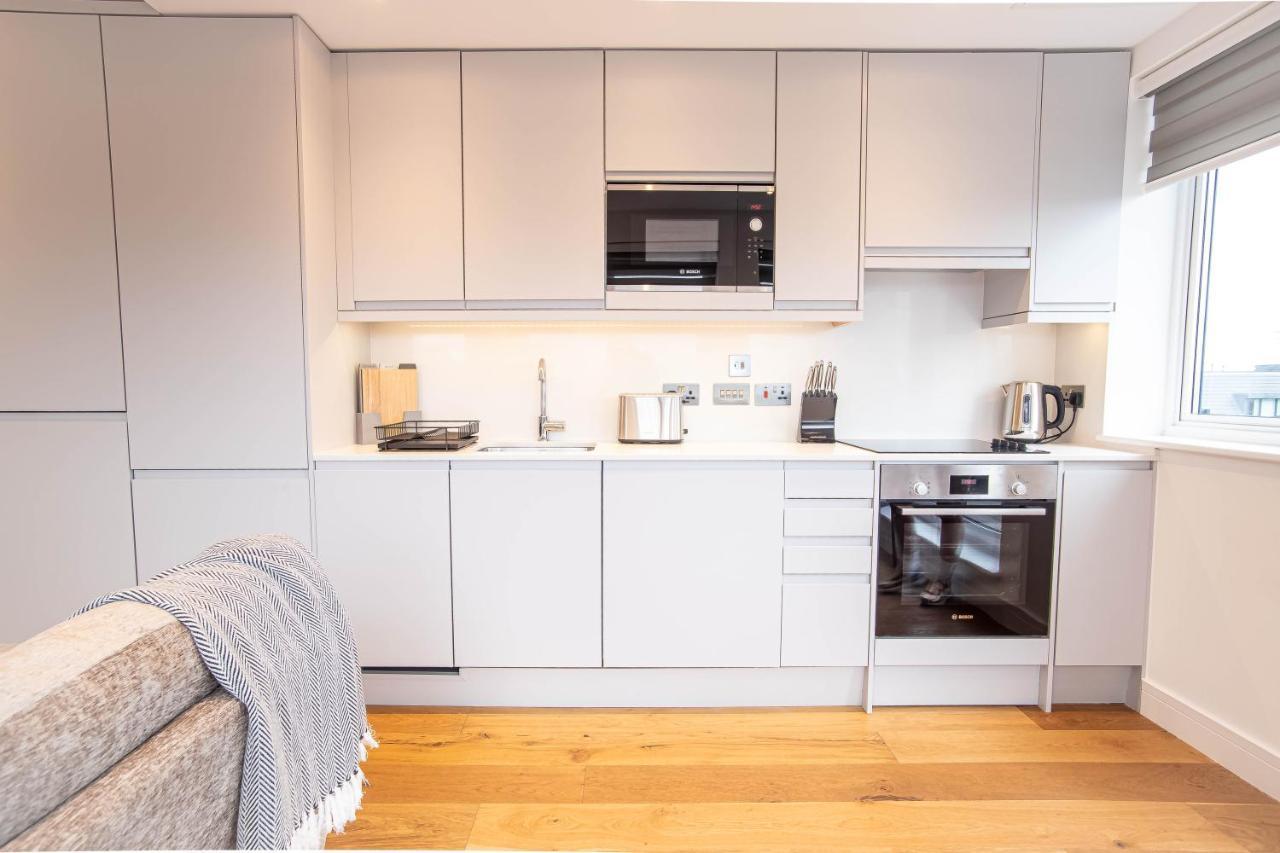Ferienwohnung Two Bed Flat With Wrap Around Terrace Near Legoland, Windsor, Tube Station Slough Exterior foto